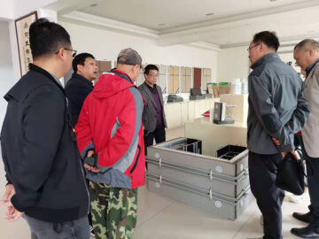 河南省建設廳科技與標準處康處長(cháng)、河南省建筑協(xié)會(huì )段秘書(shū)長(cháng)、河南省建筑科學(xué)研究院黃工等一行蒞臨考察